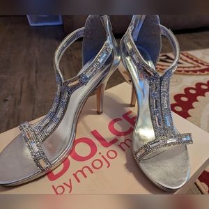Dolce, size 10, sliver
